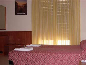 E La Solaria Hotel 3*