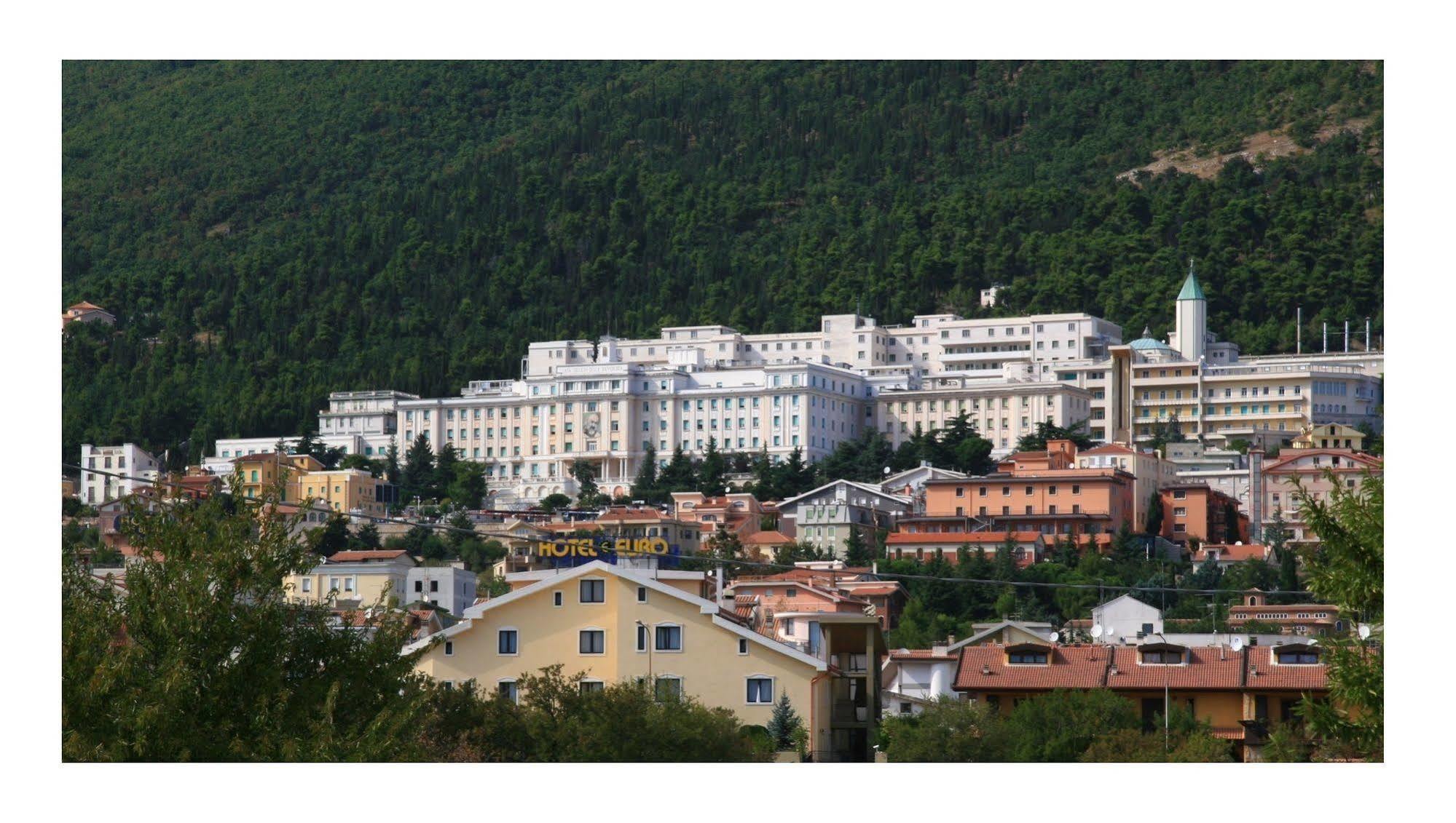 E La Solaria Hotel
