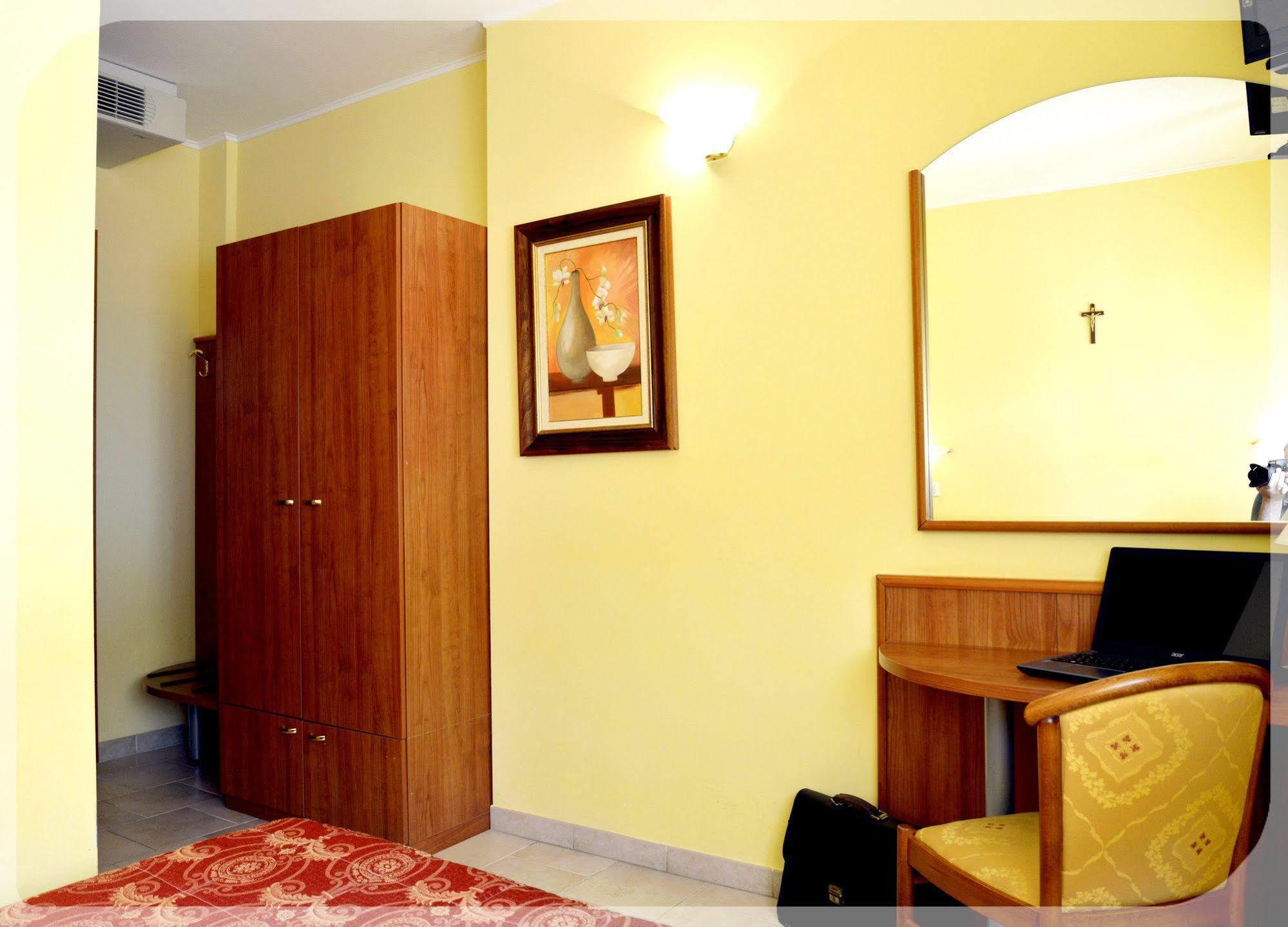 E La Solaria Hotel 3*